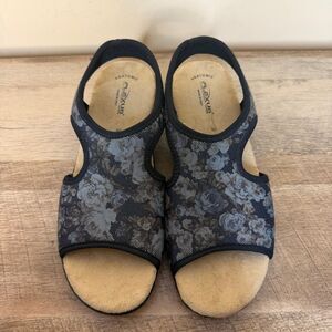 Flexus Women's Nyaman Floral Slingback Sandals spring step shoes sz 40 EU 9 US